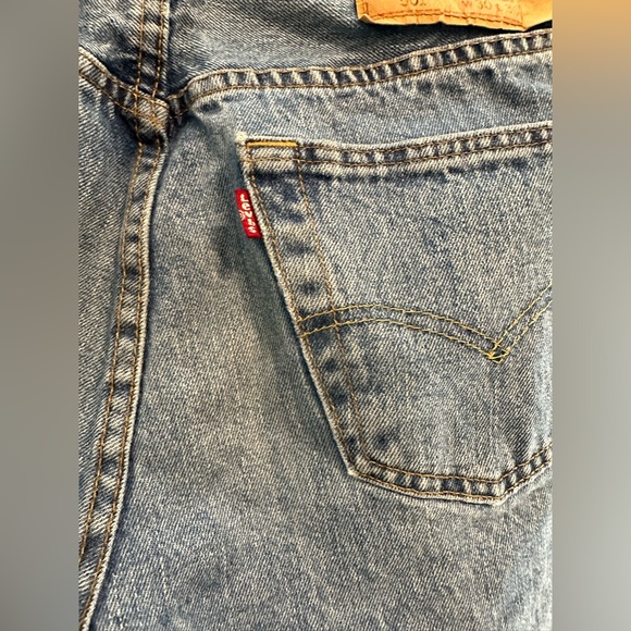 Levi’s 501 high waisted Jean Shorts - Picture 7 of 8